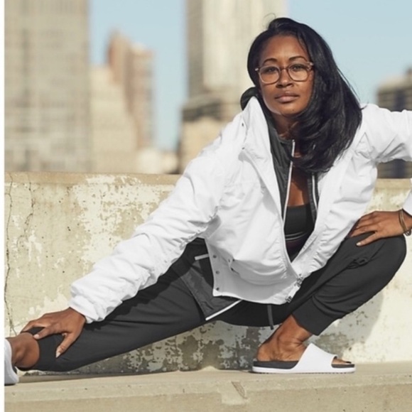 Athleta Attitude Black Jogger Yoga Workout Pants Size 6 - Picture 7 of 17